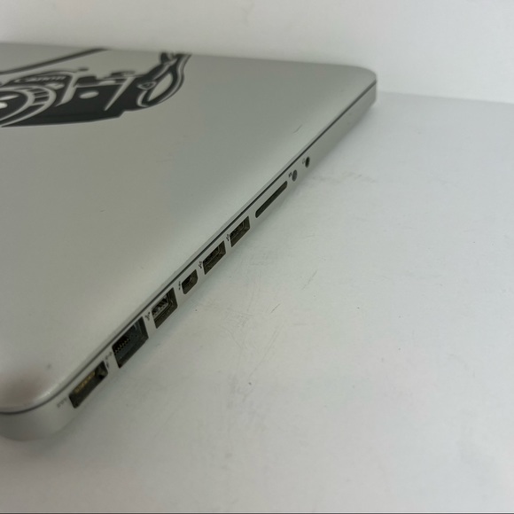 Apple MacBook Pro 15 inch Laptop • Intel Quad Core i7 • 16GB RAM 500 GB SSD - Picture 9 of 11